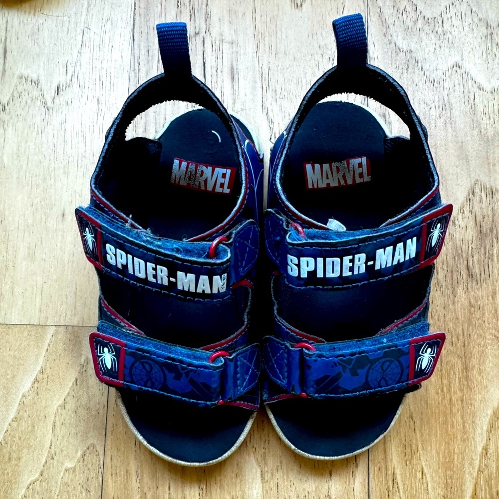 Marvel Spiderman sandals toddler boys size 8 used fair condition